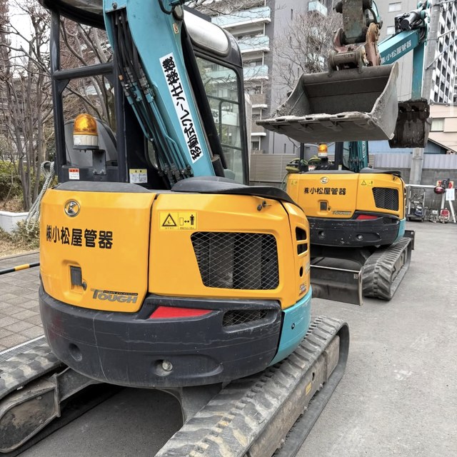 小松屋管器の施工現場（重機作業）