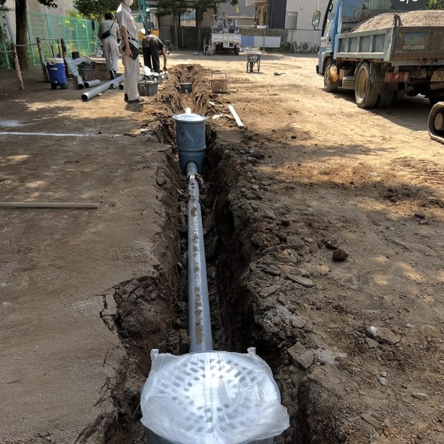 水道管の布設作業